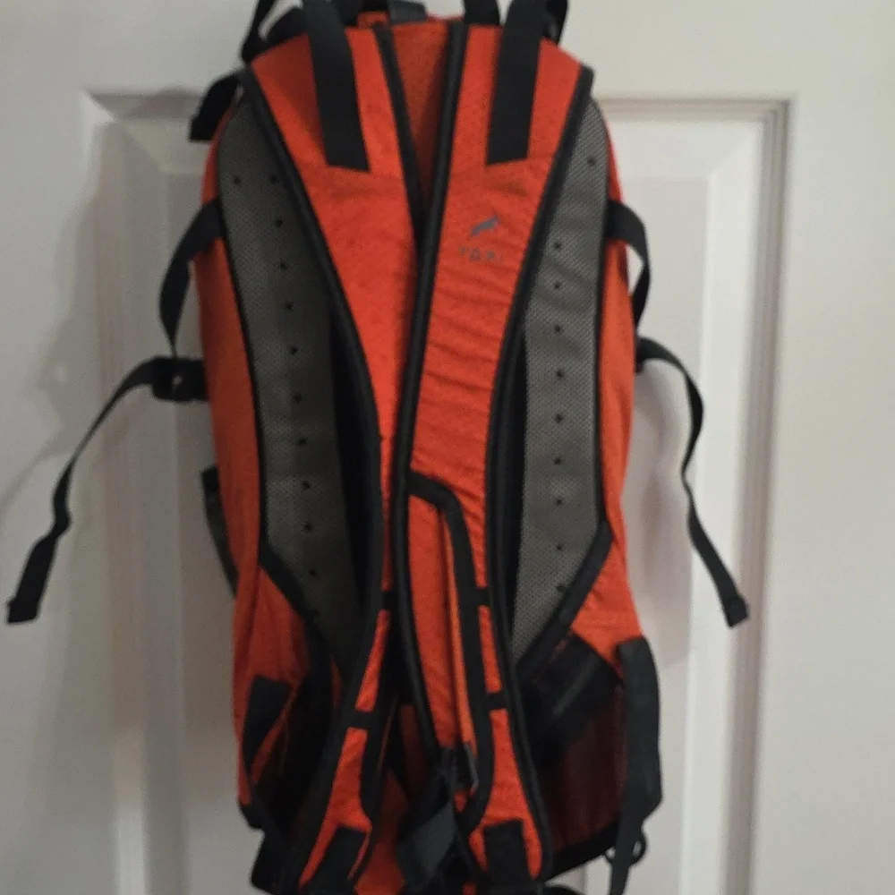 NWOT TOPI Orange Black Hydration Backpack Cooler Hiking Outdoor Travel​